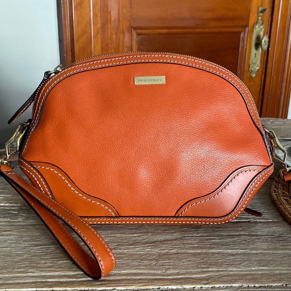 Burberry leather shoulder bag with check lining